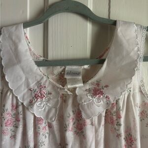 Vintage night gown pink and white floral with Peter Pan collar medium